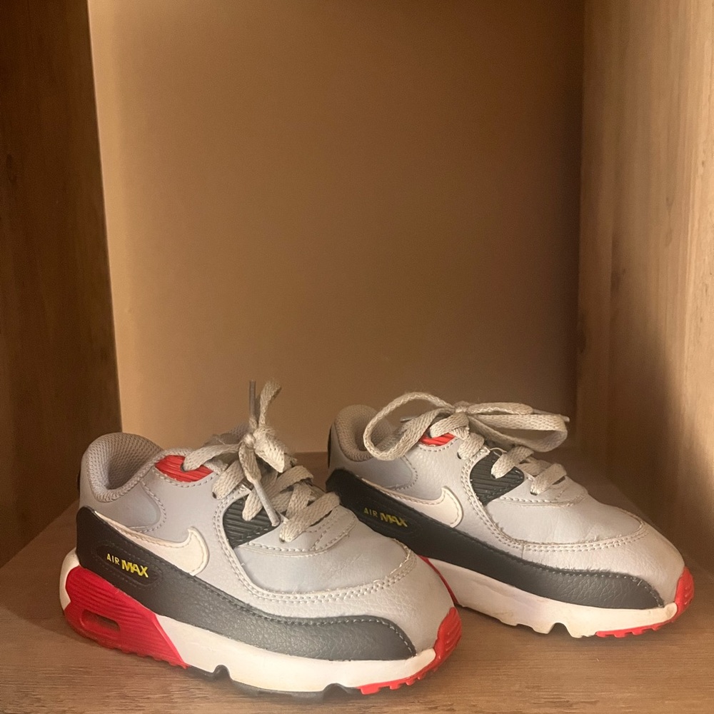 Toddler Nike Air Max 90 size 8 grey and pink